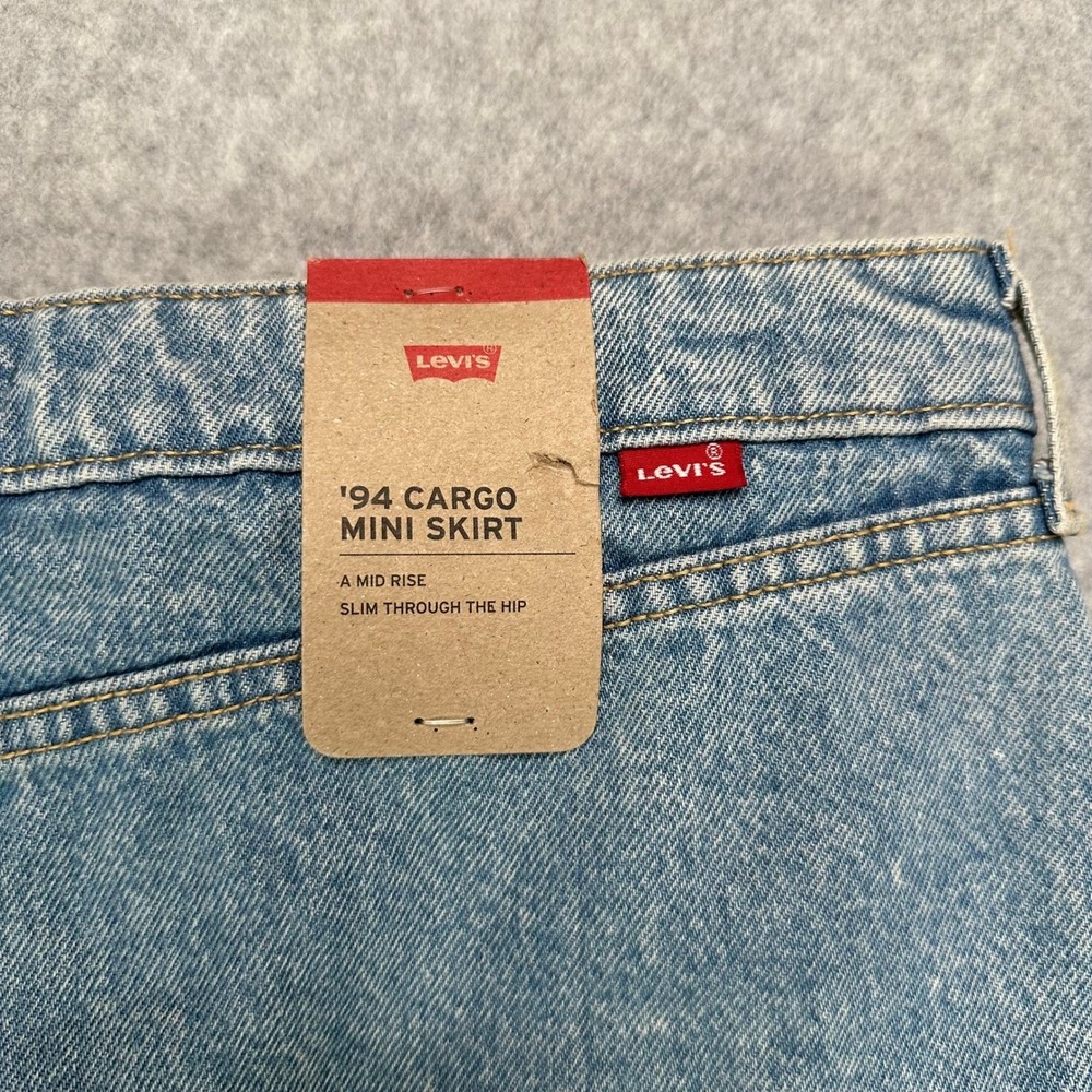 Levi's 94 Cargo Mini Skirt Light Wash‎ Denim Size 26 NWT - Picture 3 of 8